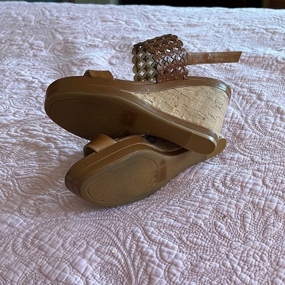 NEW! Antonio Melani Leather wedges - Picture 5 of 7